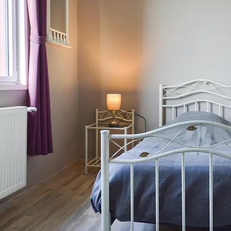Pet Friendly In With Kitchen Holiday home