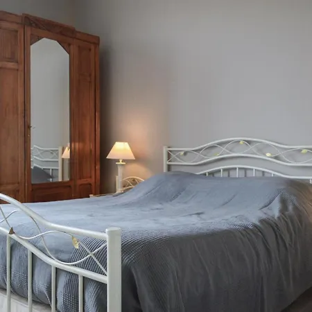 Pet Friendly In With Kitchen *