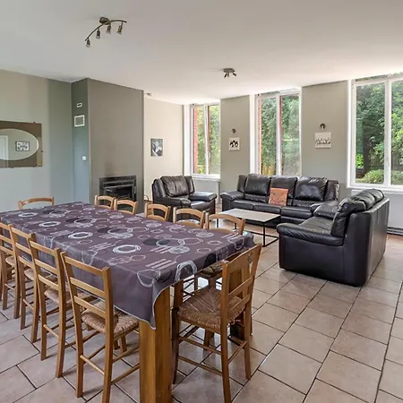 Pet Friendly In With Kitchen Quiestede